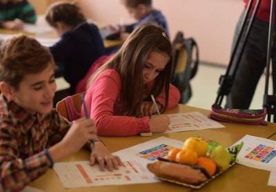 Macedonia students doing food project